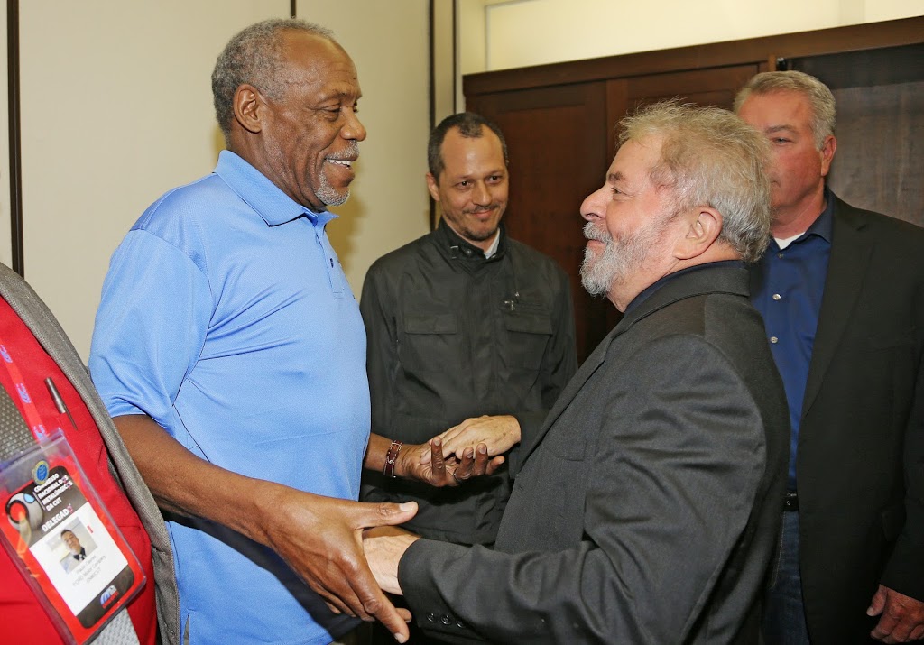Danny Glover e Lula: a luta continua