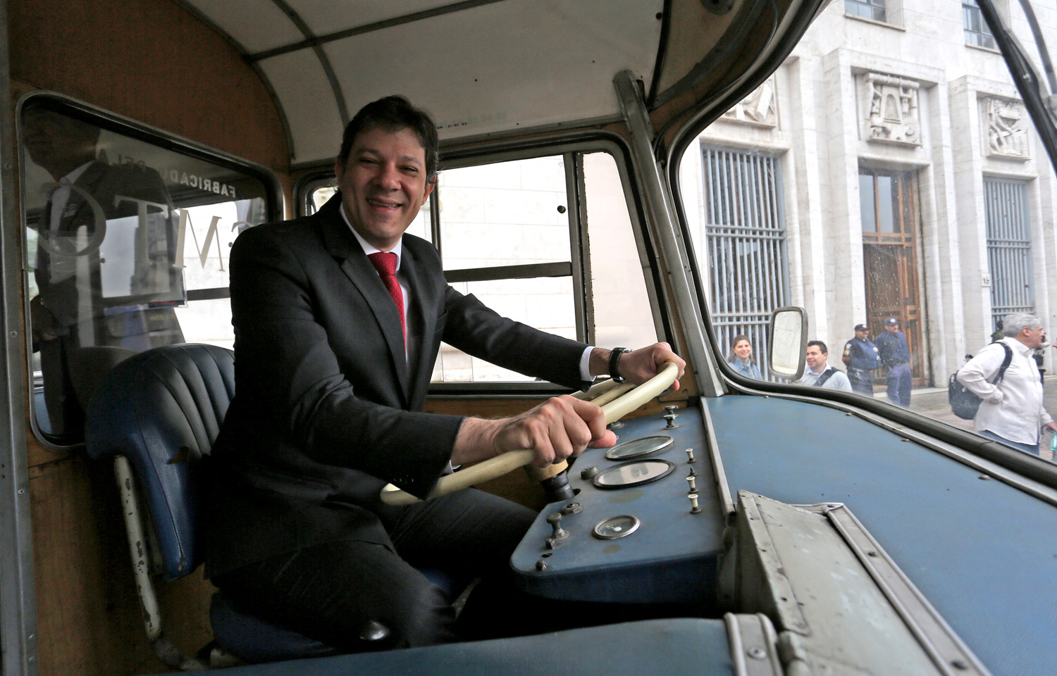 Haddad faz maior licitação de ônibus em SP