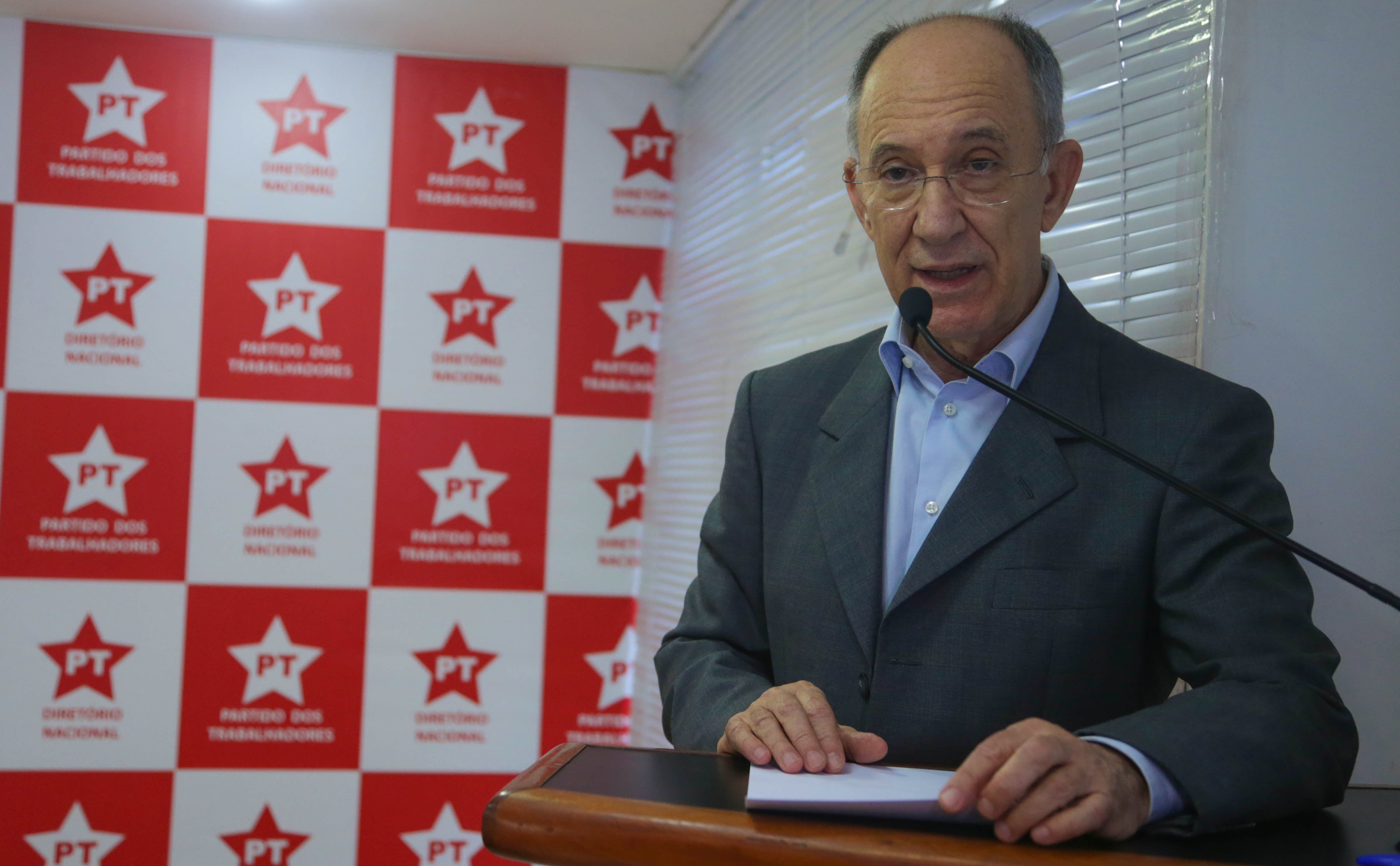 PT decide suspender Delcídio do Amaral por 60 dias