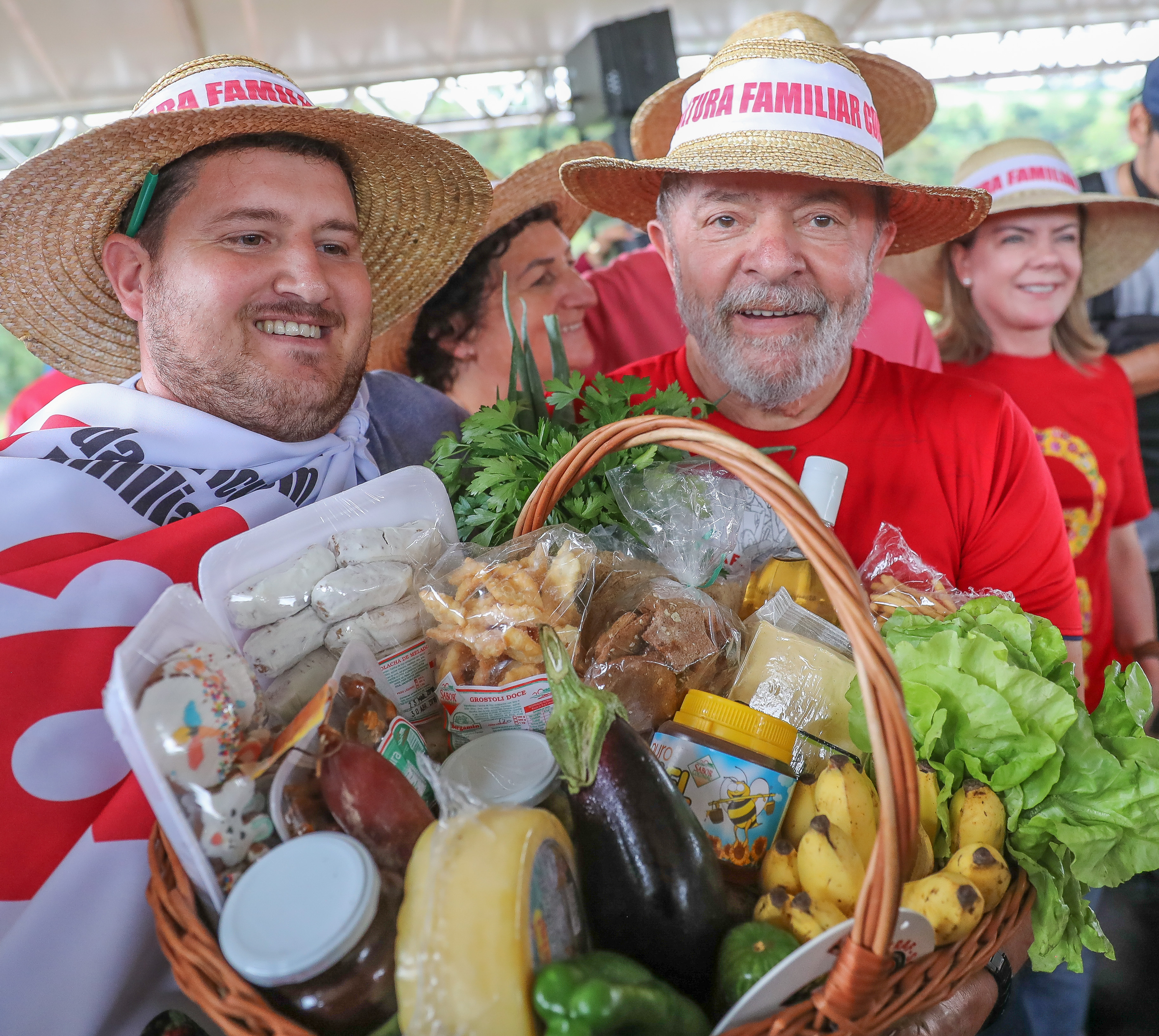 Resultado de imagem para famÃlias de pequenos agricultores lula